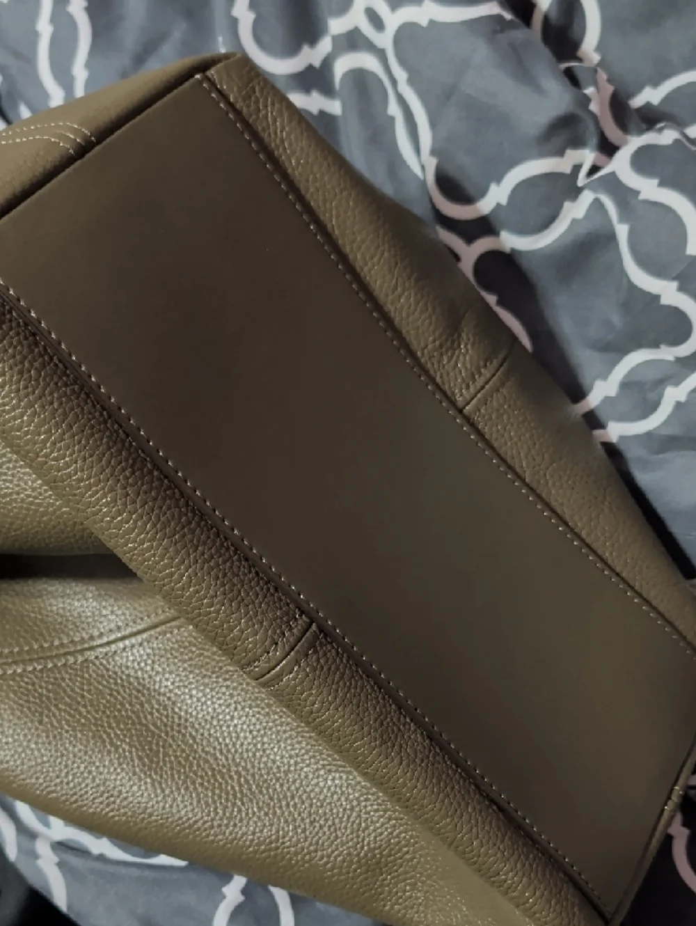 NWOT Michael Kors Olive Pebbled Leather Hobo Bag with Gold Hardware - Picture 5 of 5